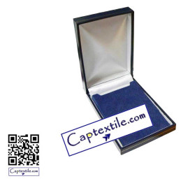 Ecrin pour médaille Ordonnance, sky bleu avec filet or, habillage intérieur satin blanc