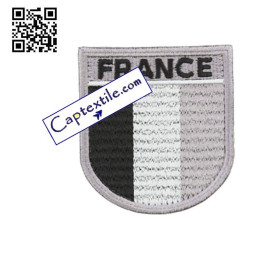 ECUSSON TRICOLORE MILITAIRE BASSE VISIBILITE NOIR SUR VELCRO BRODE FRANCE